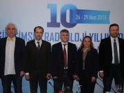 Girişimsel Radyolojide Malzeme Sıkıntısı Yaşanıyor GİRİŞİMSEL RADYOLOJİDE MALZEME SIKINTISI 10.GİRİŞİMSEL RADYOLOJİ YILLIK TOPLANTISI ANTALYA'DA GERÇEKLEŞTİRİLDİ TGRD YÖNETİM KURULU BAŞKANI PROF. DR. MEHMET HALİL ÖZTÜRK: "GİRİŞİMSEL RADYOLOJİ MALZEMELERİNİN TEMİNİNDE SIKINTILAR YAŞIYORUZ" MEDSTAR ANTALYA HASTANESİ RADYOLOJİ BÖLÜM BAŞKANI PROF. DR. SAİM YILMAZ: "GÜNÜMÜZDE İSE ABLASYON YA RADYOFREKANS, LAZER VE MİKRODALGA GİBİ YÖNTEMLERLE YAKARAK, YA KRİYOABLASYON İLE DONDURARAK YA DA ELEKTROPORASYON (NANOKNİFE) GİBİ YÖNTEMLERLE ELEKTRİK AKIMIYLA UYGULANMAKTADIR" "HANGİ YÖNTEM KULLANILIRSA KULLANILSIN ABLASYONDA AMAÇ TÜMÖRÜ ÇEVRESİNDEKİ 1SANTİMETRELİK BİR ALANLA BERABER TAHRİP ETMEKTİR" TGRD YÖNETİM KURULU ÜYESİ PROF. DR. LEVENT OĞUZKURT: "HER BEŞ YA DA ALTI KİŞİDEN BİRİNDE VARİS GÖRÜLÜYOR" "LAZERLE TEDAVİ EDİLEN VARİSLERİN TEKRARLAMASI BEŞ YILDA YÜZDE 5’TİR" "VARİSE YAKALANMAMAK İÇİN GÜNDE EN AZ YARIM SAAT YÜRÜYÜN, YA DA BİSİKLET KULLANIN"