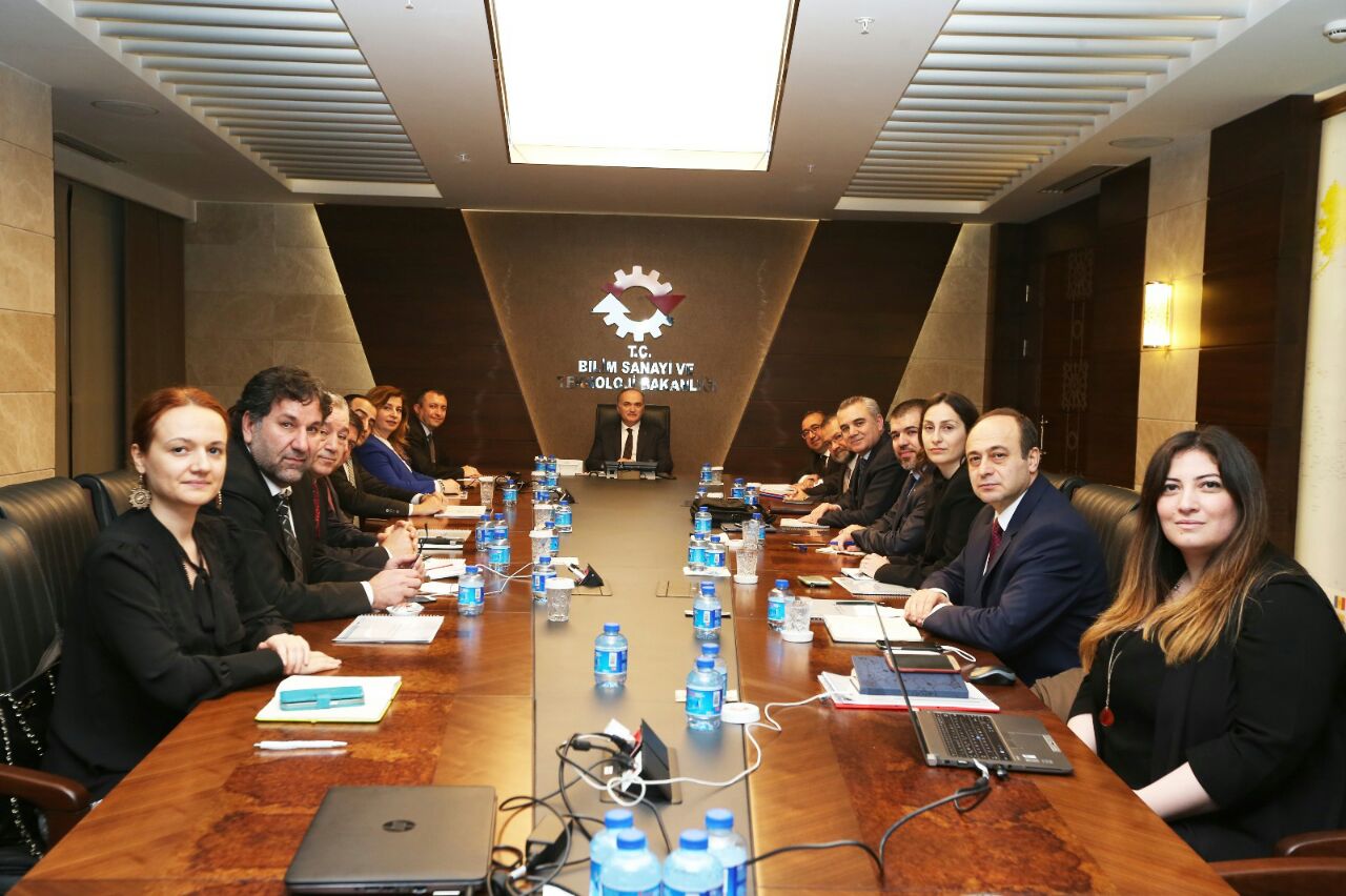 Bakan Faruk Özlü, Medikal sektöründe yerli üretim teşvik imkanlarına yönelik sektörden bilgi aldı