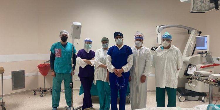 Koronavirüs kalkanı ilk kez bir ameliyatta kullanıldı