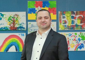 “YAŞAMLARI DÖNÜŞTÜRMEK İÇİN YENİLİKÇİ ÜRÜN PORTFÖYÜMÜZLE ÜSTÜN KALİTELİ TIBBİ ÇÖZÜMLER SUNUYORUZ”