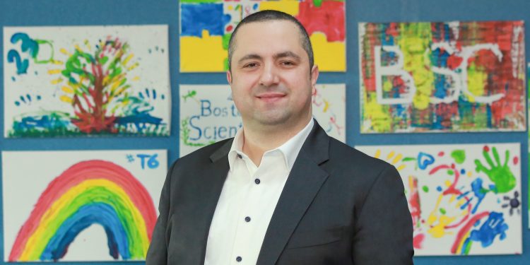 “YAŞAMLARI DÖNÜŞTÜRMEK İÇİN YENİLİKÇİ ÜRÜN PORTFÖYÜMÜZLE ÜSTÜN KALİTELİ TIBBİ ÇÖZÜMLER SUNUYORUZ”