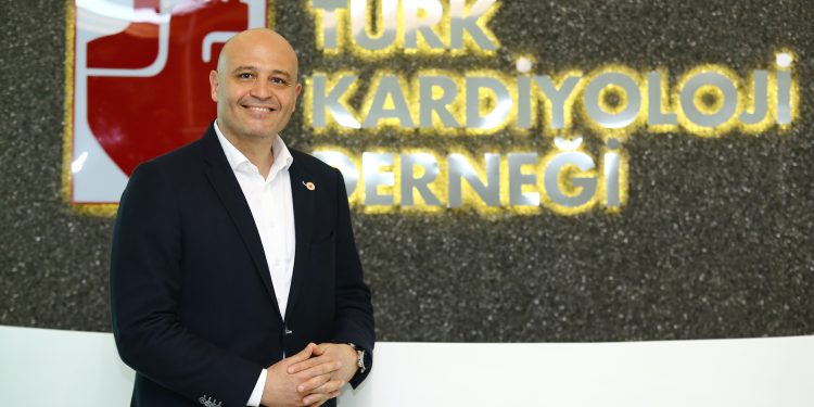 Türk Kardiyoloji Derneği’nden “Kalp Yetersizliğinde Yaşam Işığı” kampanyası