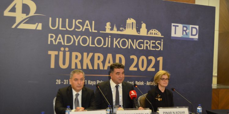 Prof. Dr. Tuncay Hazırolan: “Radyolojik görüntüleme hasta muayenesinin yerini aldı”
