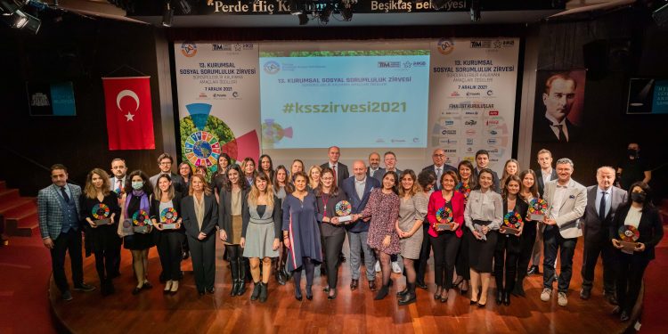 “Eğitimle Sağlıklı Gelecek” Projesi’ne ödül