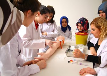 13 bölümde sağlık profesyonelleri yetişiyor…