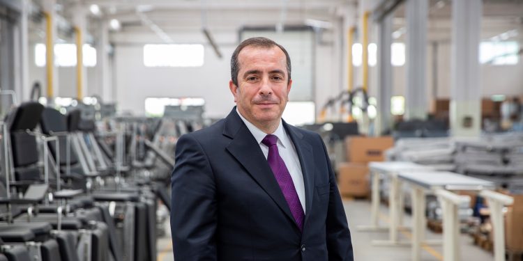 “Üzümcü Hastane Ekipmanları 53 yıldır olduğu gibi sektördeki ilkleri başarmayı kendisine hedef edinme prensibini uzun yıllar sürdürecektir.”