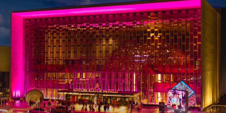 GE Healthcare, meme kanseriyle ilgili farkındalığı artırmak için AKM’yi pembe renkte ışıklandırıyor