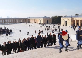 TÜMDEF ve SEİS üyeleri Anıtkabir’i ziyaret etti