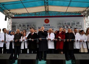 2060 yatak kapasiteli İzmir Bayraklı Şehir Hastanesi’nin resmi açılışı yapıldı