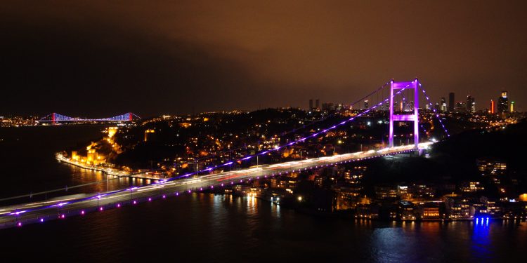 DÜNYA EPİLEPSİ GÜNÜ’NDE TÜRKİYE MOR RENKLE AYDINLANDI