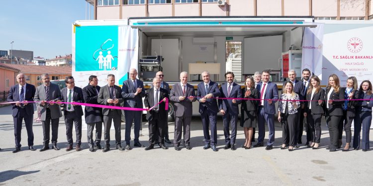 AstraZeneca Türkiye tarafından bağışlanan mobil sağlık merkezi sağlık hizmetlerine erişimde kullanılacak