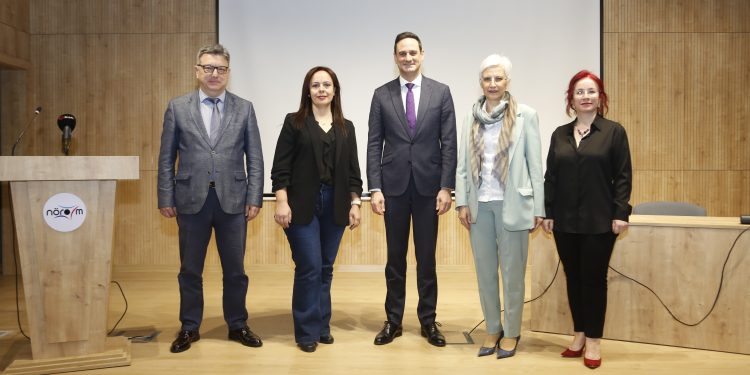 Nörobilime Türkiye imzası