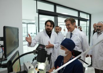 Prof. Dr. Mehmet Öz, İnvamed’in Ankara’daki tesislerini ziyaret etti