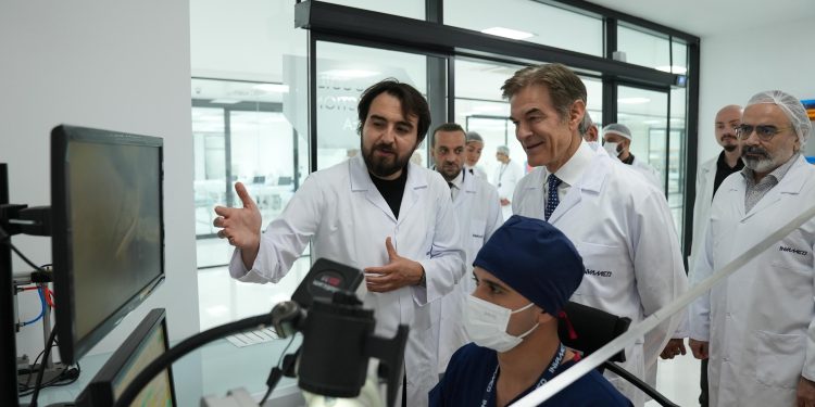 Prof. Dr. Mehmet Öz, İnvamed’in Ankara’daki tesislerini ziyaret etti