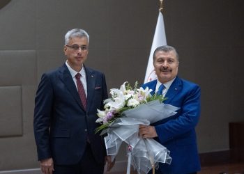 Bakan Koca görevi Prof. Dr. Kemal Memişoğlu’na devretti
