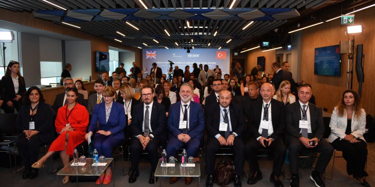 DEİK, Sağlıklı Yaş Alma Zirvesi’ne Ev Sahipliği Yaptı