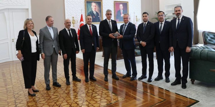 MASSİAD Yönetimi Sağlık Bakanı Kemal Memişoğlu’nu ziyaret etti