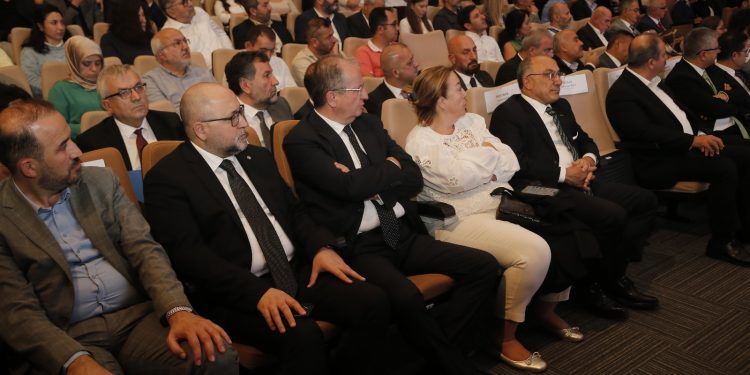 Sağlık Sanayisinin Geleceği Çalıştayı yoğun katılımla gerçekleşti