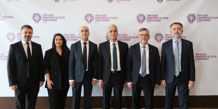 “Uzmanlık dışı hekimlere, estetik işlemler yapma yetkisi verilmesi ciddi riskler taşıyor”