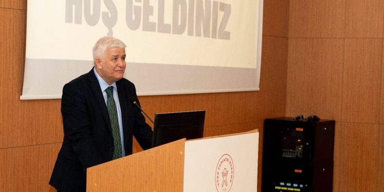 PROF. DR. ÖZGÜR KASAPÇOPUR TÜRK PEDİATRİ KURUMU DERNEĞİ BAŞKANI OLDU