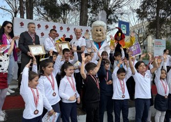 ‘BÖBREK DEDE’ DÜNYA BÖBREK GÜNÜ’NDE İLKOKUL ÖĞRENCİLERİ İLE BULUŞTU!