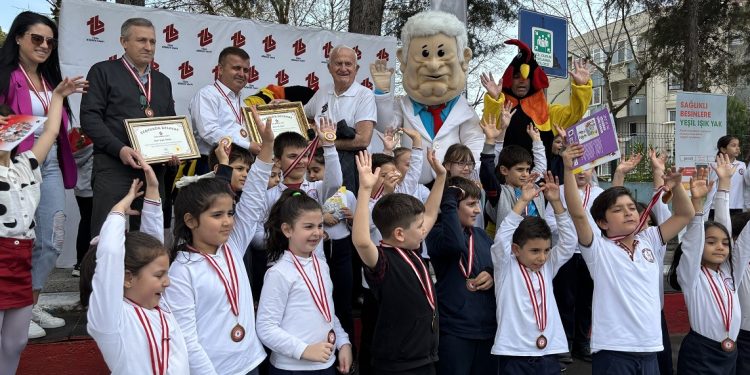 ‘BÖBREK DEDE’ DÜNYA BÖBREK GÜNÜ’NDE İLKOKUL ÖĞRENCİLERİ İLE BULUŞTU!