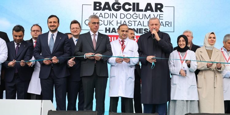 400 yataklı Bağcılar Kadın Doğum ve Çocuk Hastalıkları Hastanesi hizmete girdi