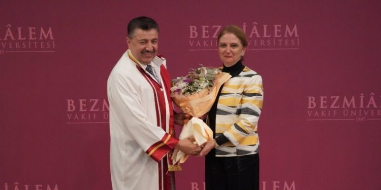 Bezmiâlem Vakıf Üniversitesi’nin yeni rektörü Prof. Dr. Âdem Akçakaya oldu