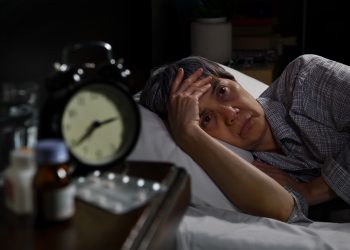 HER ÜÇ YETİŞKİNDEN BİRİ UYKUSUZLUK YAŞIYOR!