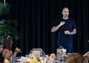 Çocukların Sağlıklı Diş Gelişimi İçin Anneler Diş Hekimi  Dr. Caner Balta ile Buluştu