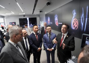 Sağlık Bakanı Prof. Dr. Memişoğlu, Çin ziyareti kapsamında Mindray merkezini ziyaret etti