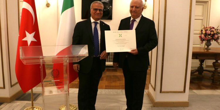 PROF. DR. NURİ ÖZGİRGİN’E İTALYA’DAN “YILDIZ NİŞANI” ONURU