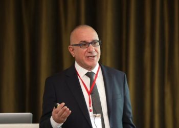 GENÇ HEKİMLER CERRAHİDEN UZAKLAŞIYOR