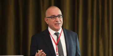 GENÇ HEKİMLER CERRAHİDEN UZAKLAŞIYOR