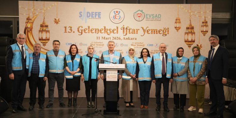 Evde sağlık ve sosyal hizmet çalışanları hizmet alan aileler ile iftarda buluştu
