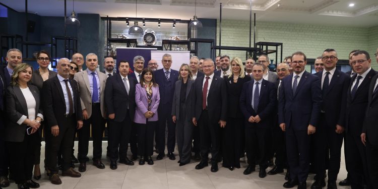 Sağlık Bakanı Kemal Memişoğlu, Tıbbi Cihaz Sektörü İftar Programına katıldı