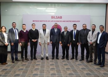 Sağlık Bakanı Memişoğlu, Bezmiâlem’in Biyoteknoloji Enstitüsü’nü ziyaret etti