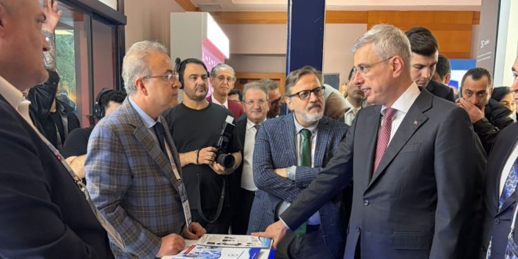 Bakan Memişoğlu, Delta Trade Company standını ziyaret etti