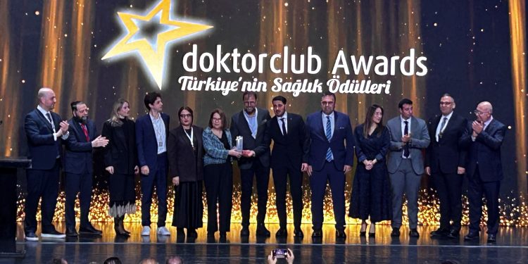 NOBEL İLAÇ’A DOKTORCLUB AWARDS’TAN “YILIN SOSYAL SORUMLULUK PROJESİ” ÖDÜLÜ