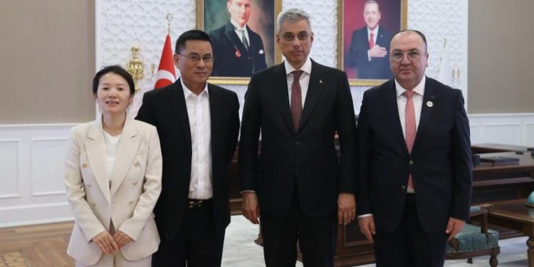 Snibe Diagnostic’den Bakan Memişoğlu’na ziyaret